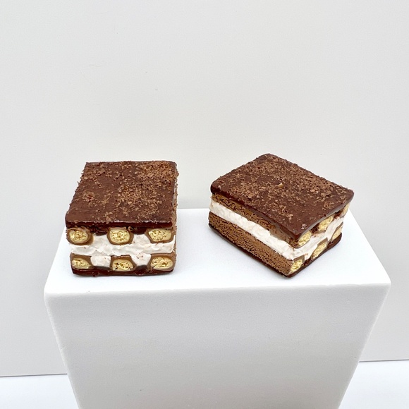 Tiramisu Place Card Holders – Set of 4 – Handmade Clay Mini Dessert Table Décor - Picture 7 of 16